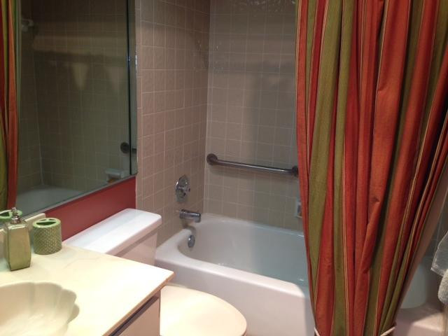 10962 Lake Front Place, Unit 10962 Boca Raton, FL 33498 - Photo 6 of 7 Bathroom