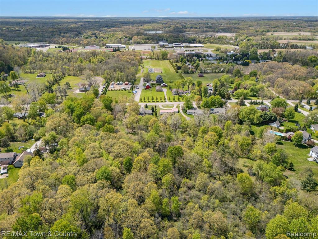 15127 Hogan Road Linden, MI 48451 - Photo 7 of 10