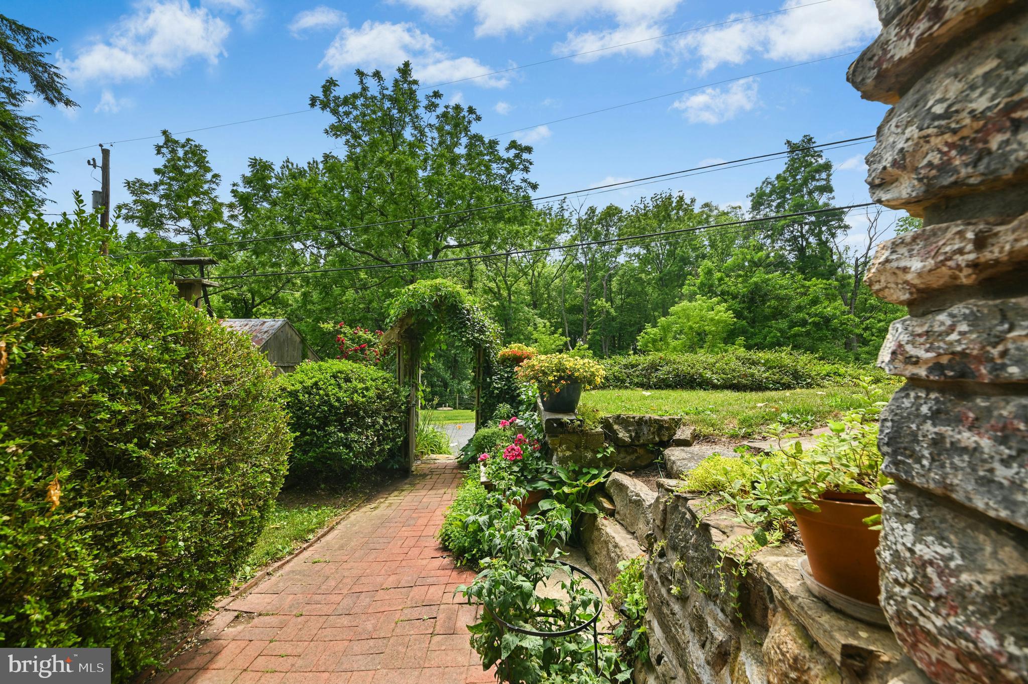 1867 Old Mill Road Bethlehem, PA 18015 - Photo 6 of 36