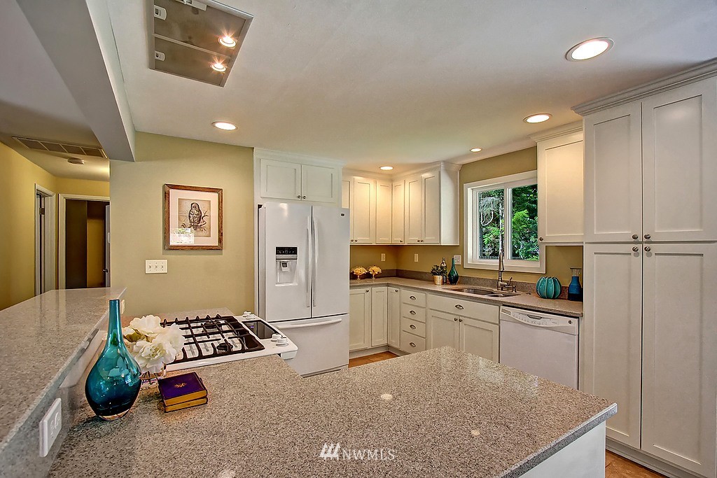 7431 181st Place Southwest Edmonds, WA 98026 - Photo 6 of 18 Gallery Image 6