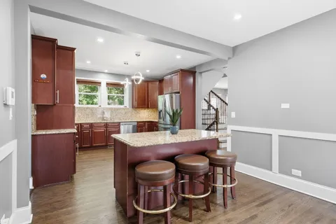 $619,000 | 5800 West Giddings Street, Chicago, IL 60630