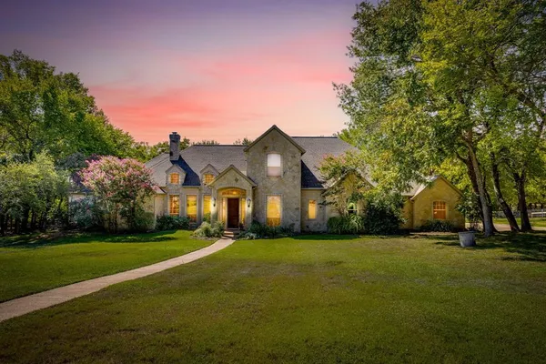 $850,000 | 392 Creek Bend Drive, Aledo, TX 76008