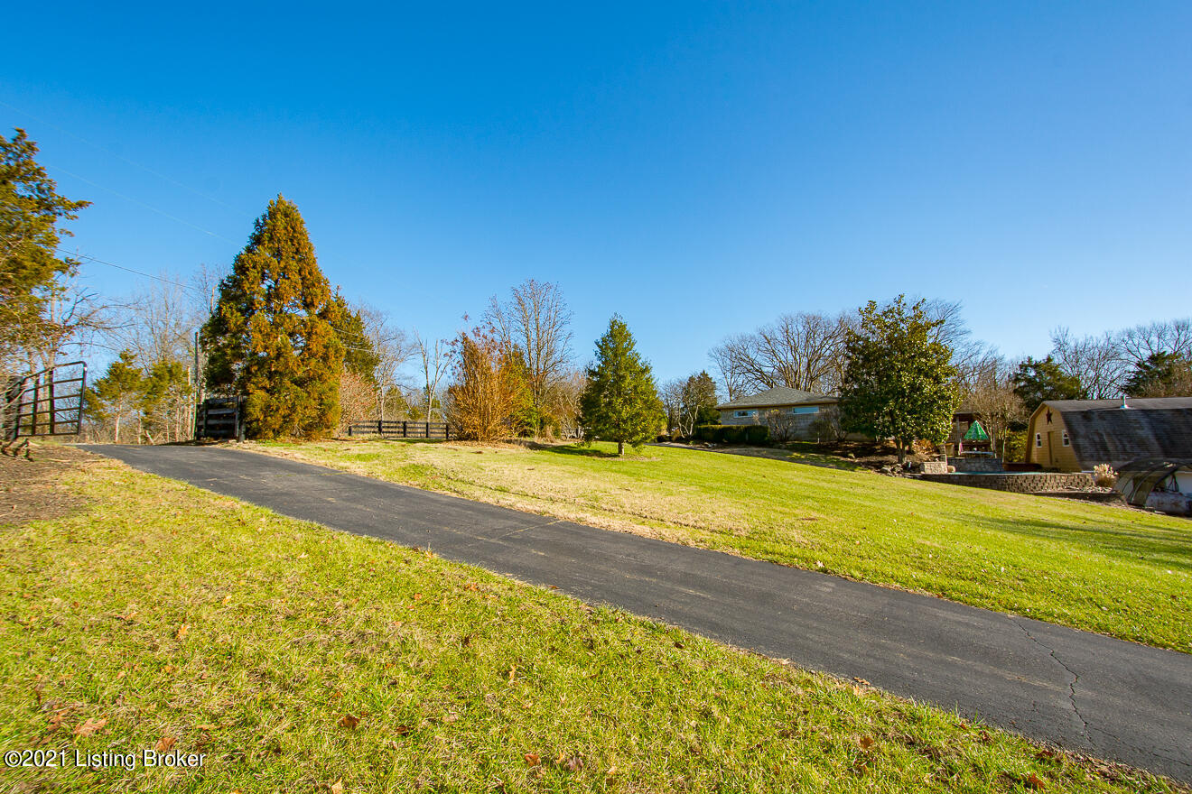 5009 Thurman Road Louisville, KY 40299 - Photo 65 of 66 Driveway