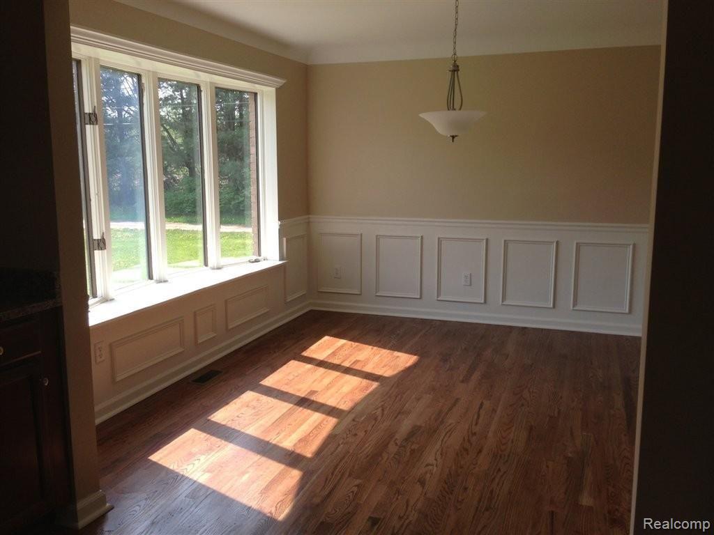 2122 Argentine Road Howell, MI 48855 - Photo 7 of 13 DINING