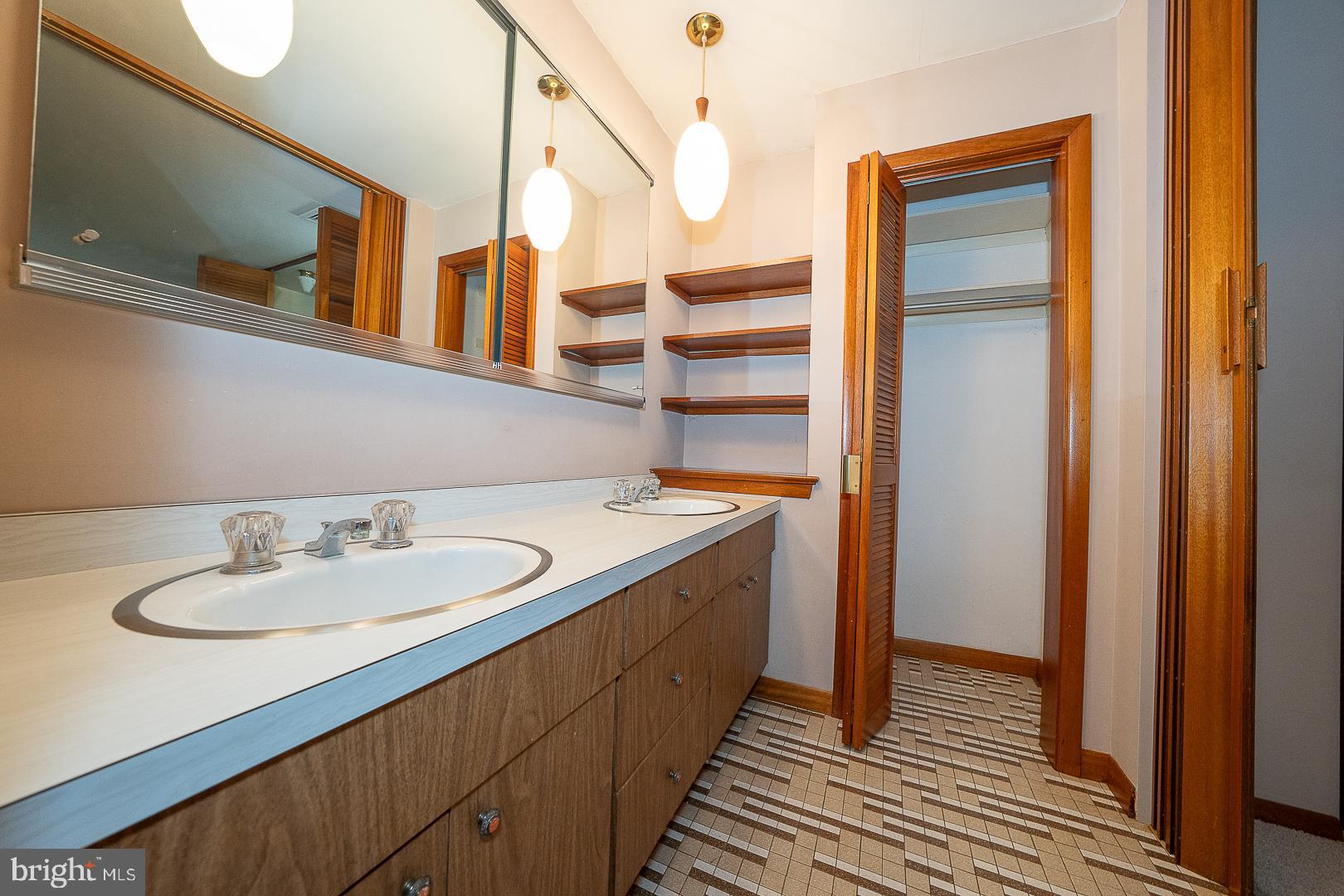 696 Forest Road Wayne, PA 19087 - Photo 25 of 52 Primary bath