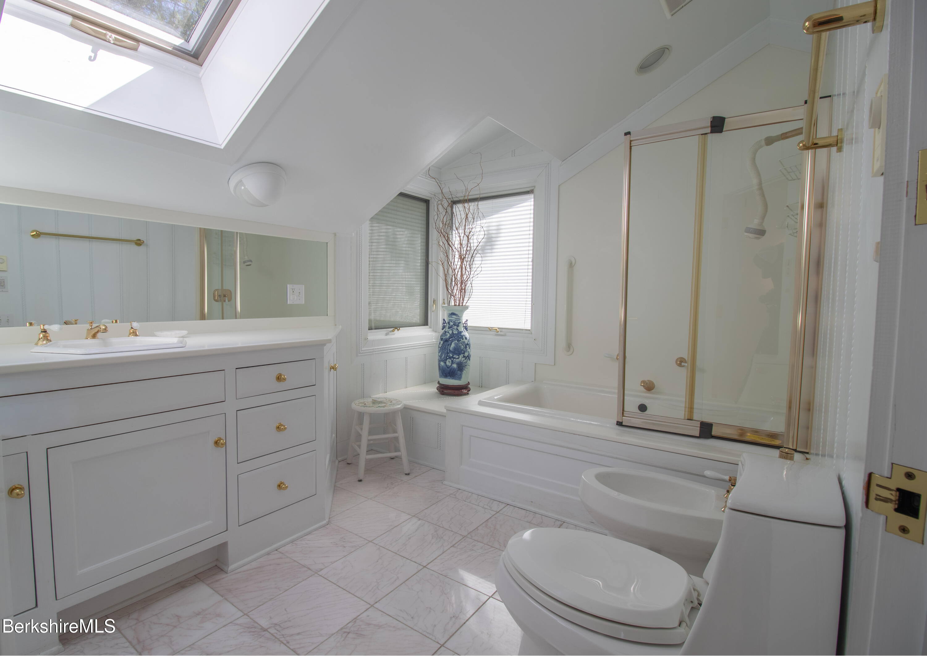 10 Mahkeenac Shores Road Stockbridge, MA 01262 - Photo 40 of 50 Beautiful Guest Bath with jacuzzi