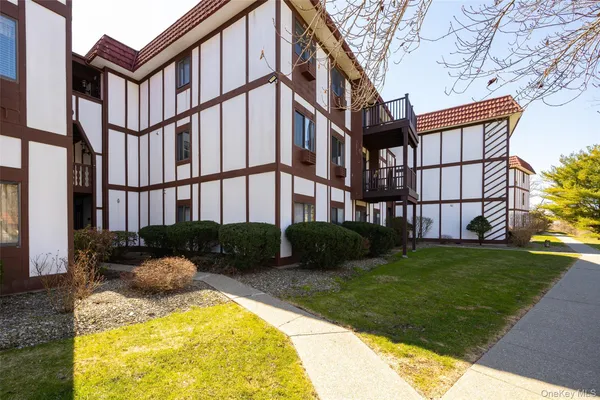 $350,000 | 10 Skyline Drive, Unit 10, Fishkill, NY 12524