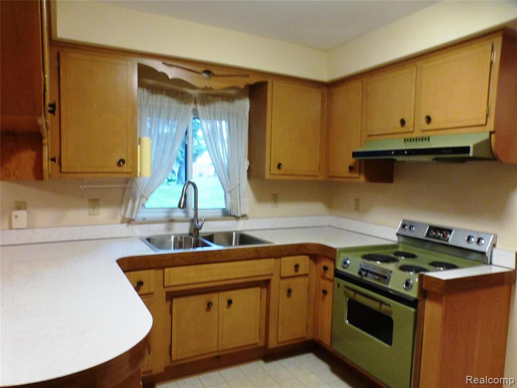 736 Wilwood Road Rochester Hills, MI 48309 - Photo 8 of 47
