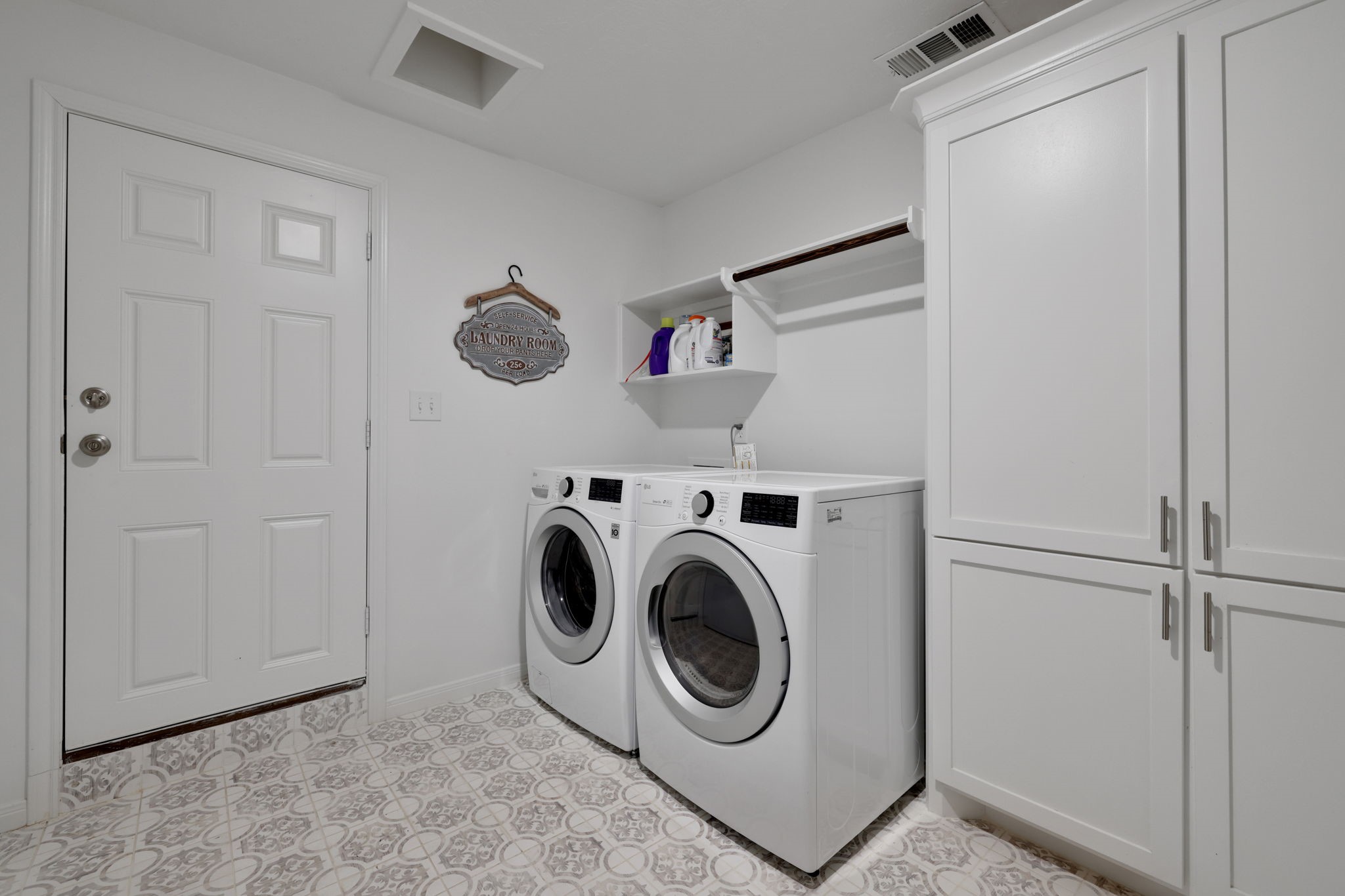 20 Ridgeway Drive Coldspring, TX 77331 - Photo 23 of 40 a utility room with dryer and washer