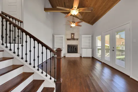 a view of an entryway with wooden floor and a ceiling fan