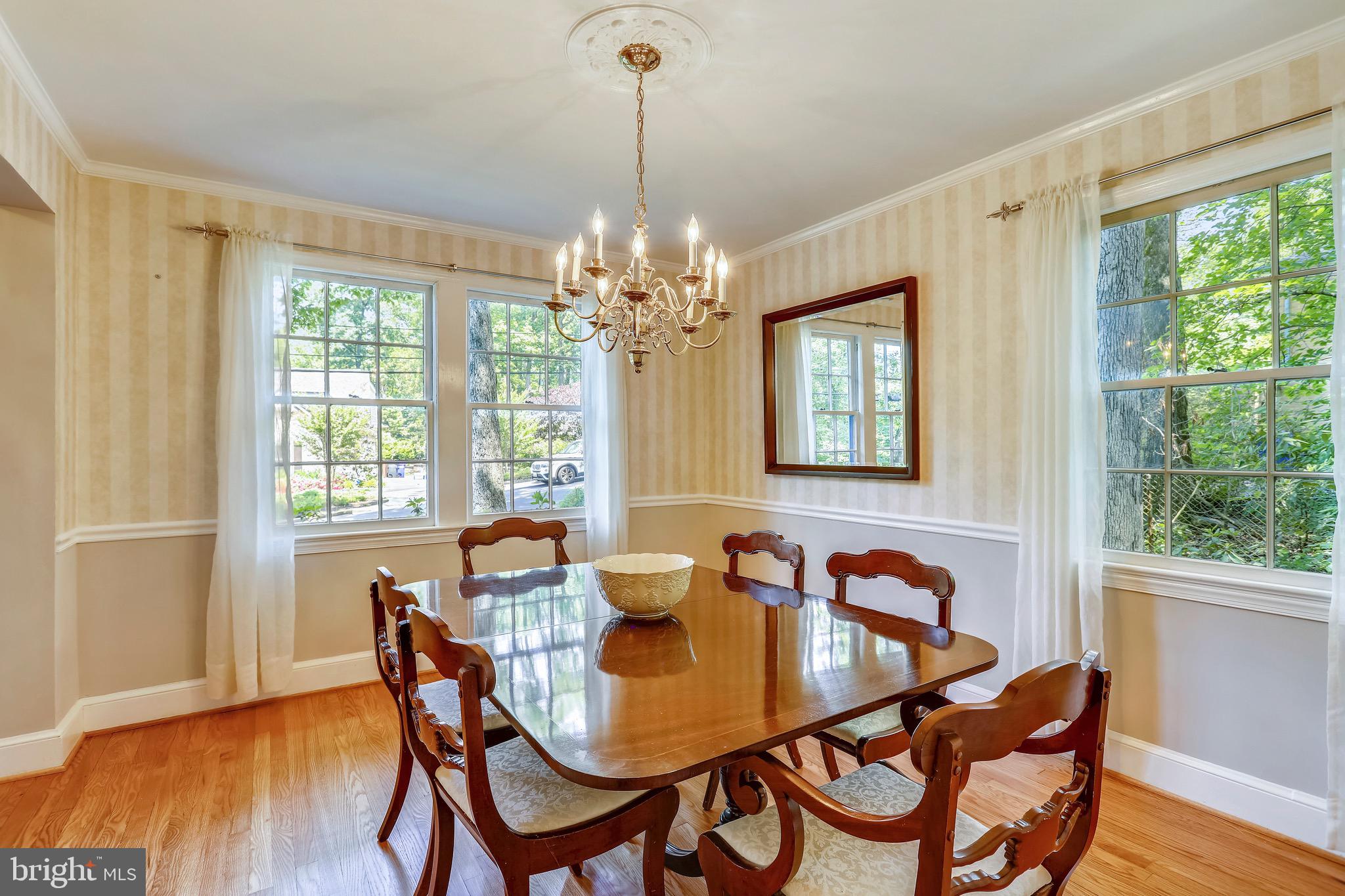 6308 Alcott Road Bethesda, MD 20817 - Photo 8 of 34 Sunny dining room