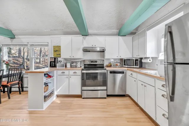 $1,050,000 | 14 Concord Street, Greenwich, CT 06831