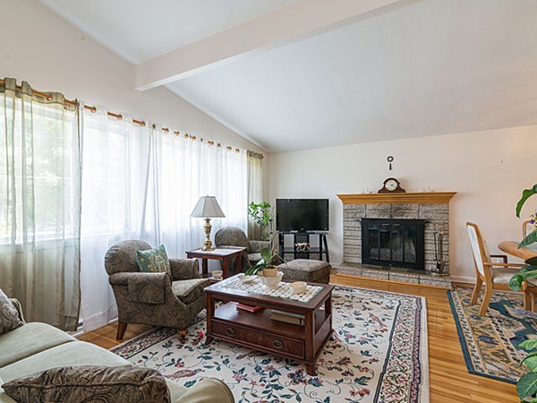 23 Lincoln Road Sharon, MA 02067 - Photo 3 of 19 Gallery Image 3