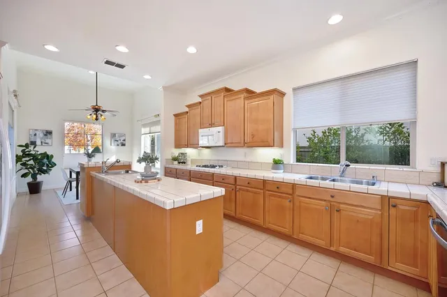 $639,000 | 2558 Heritage Park Lane, Sacramento, CA 95835