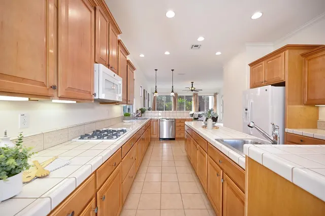 $639,000 | 2558 Heritage Park Lane, Sacramento, CA 95835