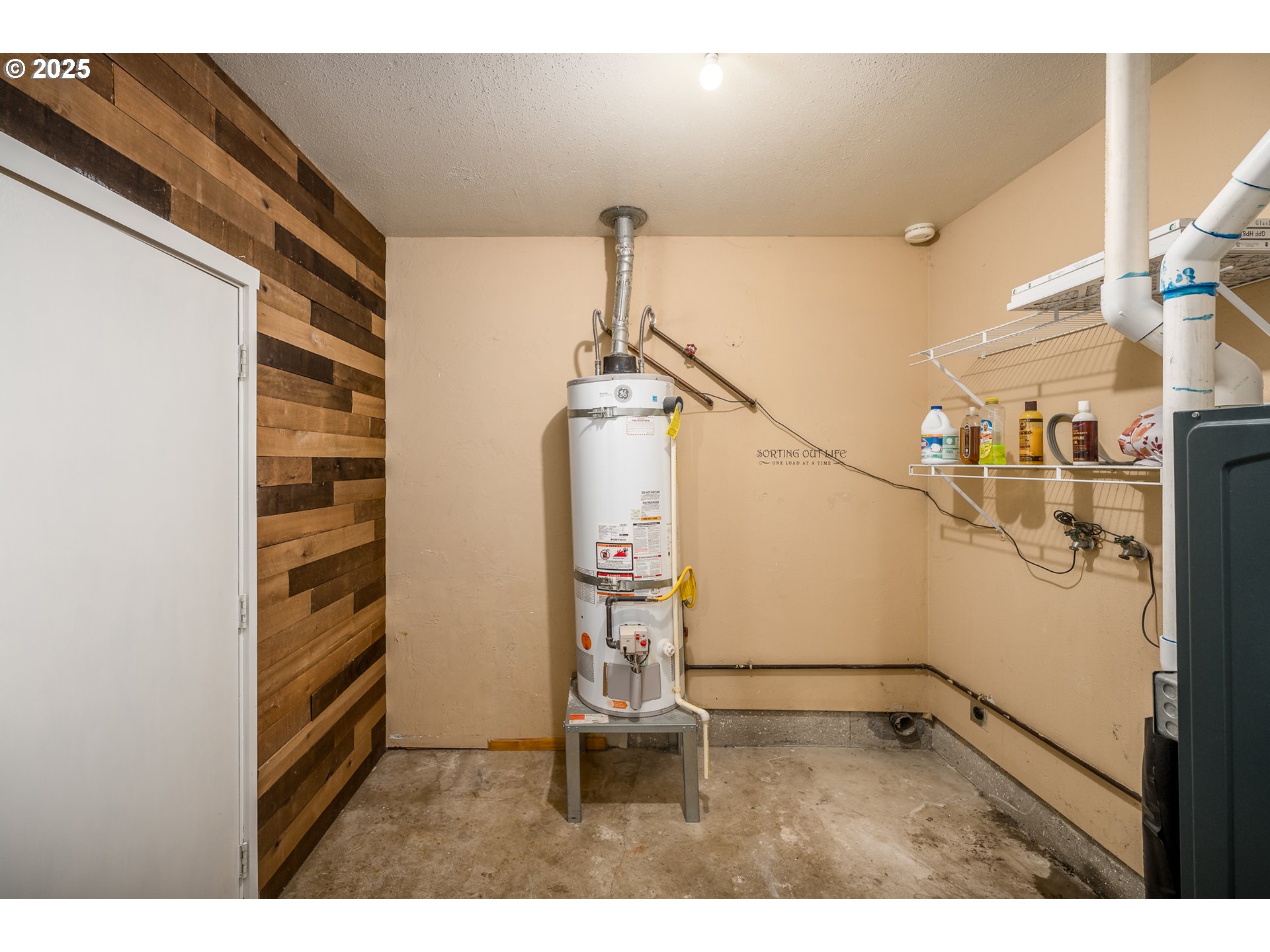 2676 Wheeler Street Southeast Albany, OR 97322 - Photo 18 of 32 a view of an empty room