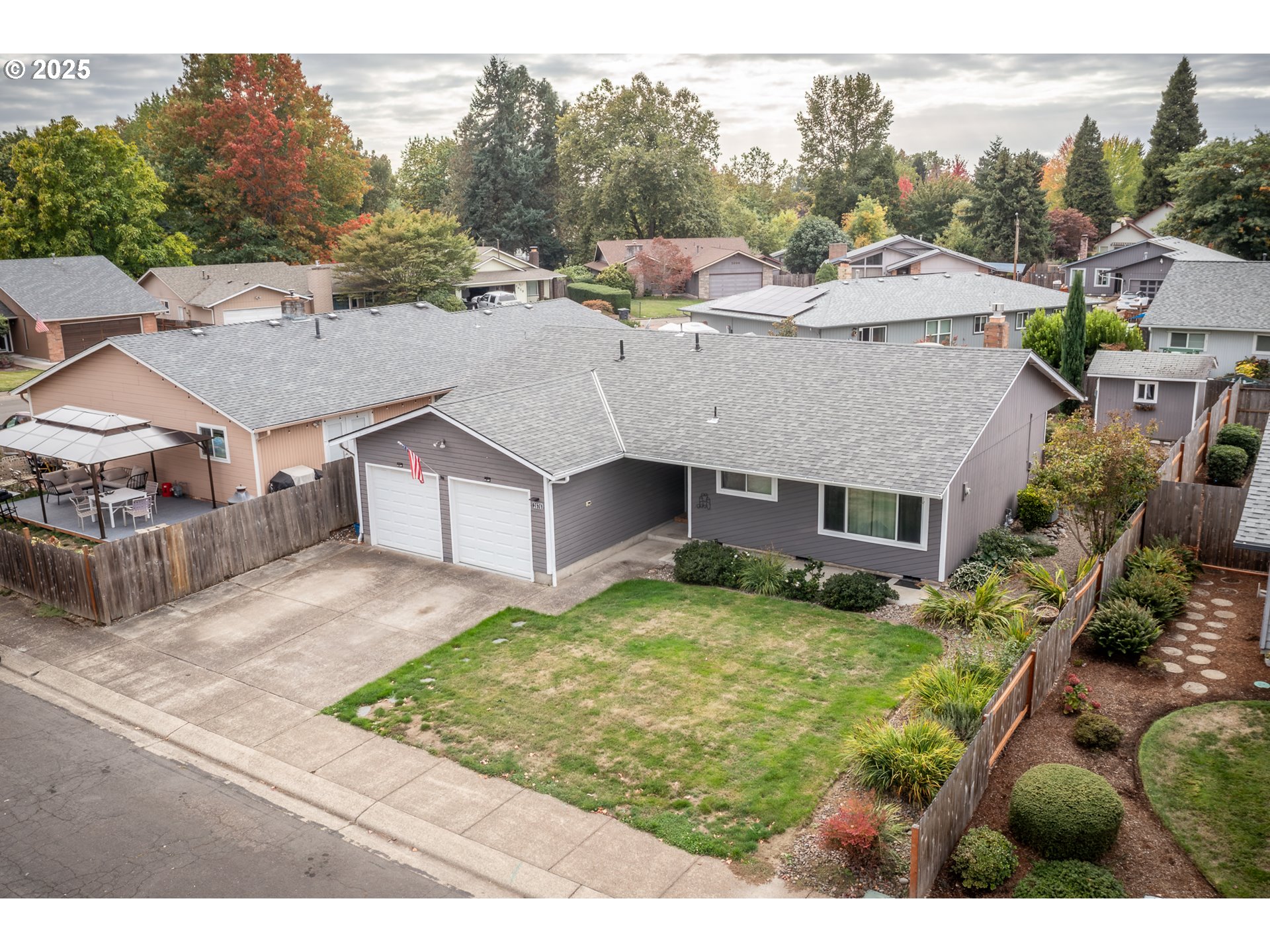2676 Wheeler Street Southeast Albany, OR 97322 - Photo 27 of 32 a view of a house with a yard balcony and sitting area