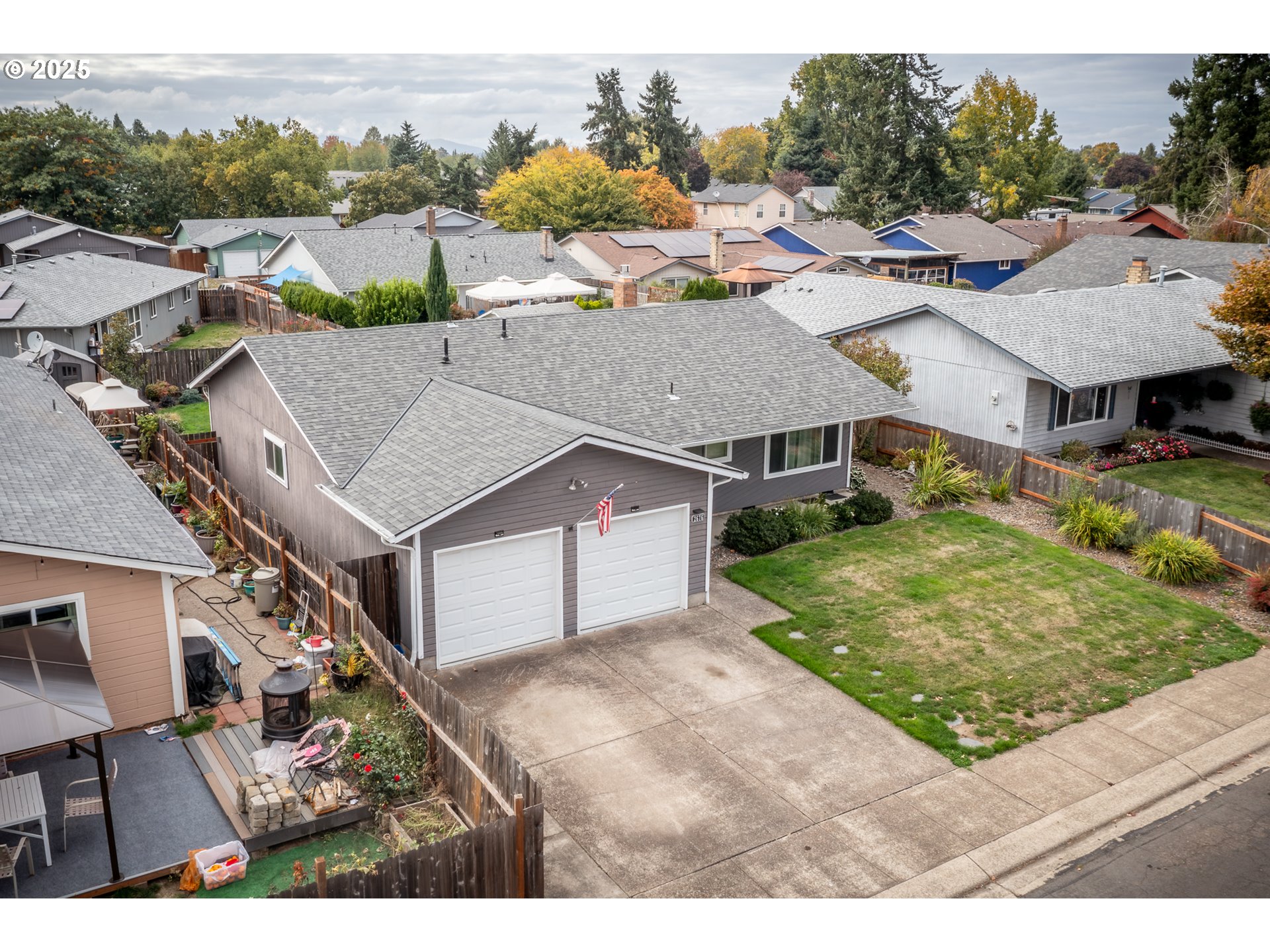 2676 Wheeler Street Southeast Albany, OR 97322 - Photo 28 of 32 an aerial view of a house with a yard