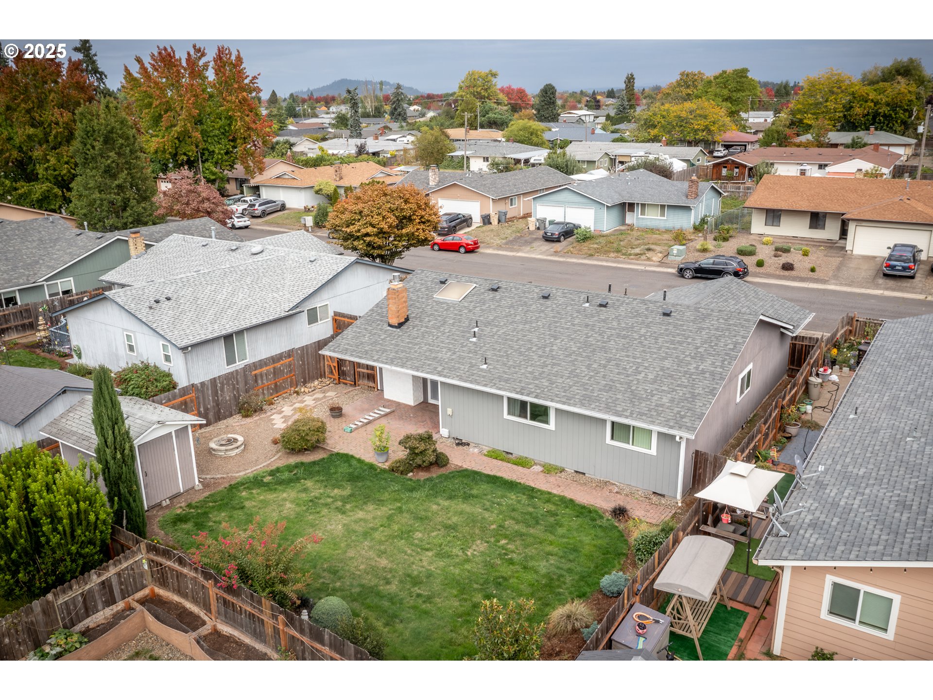 2676 Wheeler Street Southeast Albany, OR 97322 - Photo 30 of 32 an aerial view of multiple house