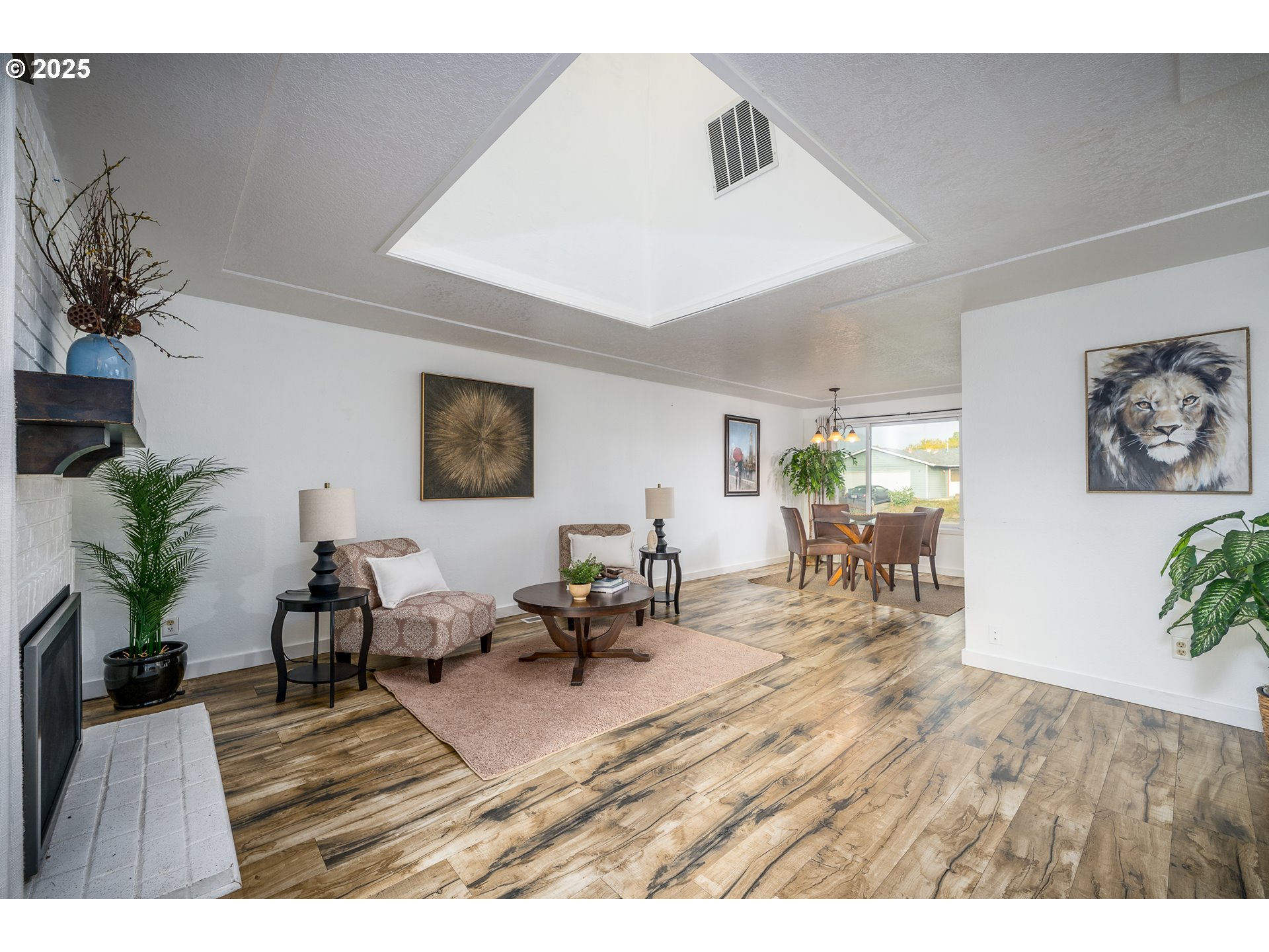 2676 Wheeler Street Southeast Albany, OR 97322 - Photo 6 of 32 a living room with furniture and wooden floor