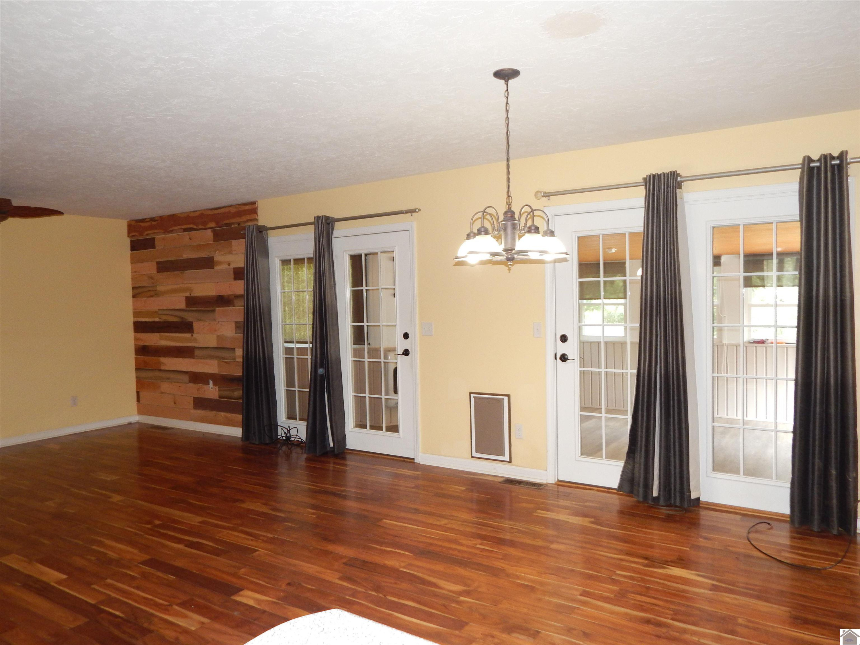 283 Delaware Road Gilbertsville, KY 42044 - Photo 5 of 35 GREAT ROOM