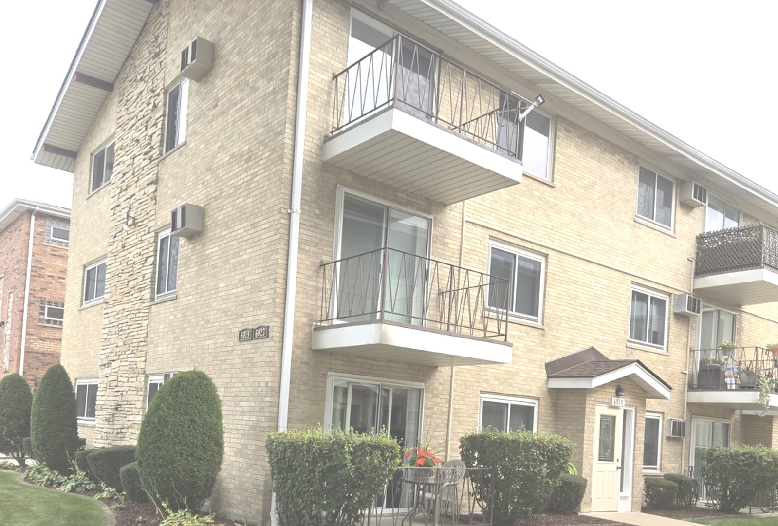 6019 West 64th Place, Unit 234 Chicago, IL 60638 - Photo 2 of 11