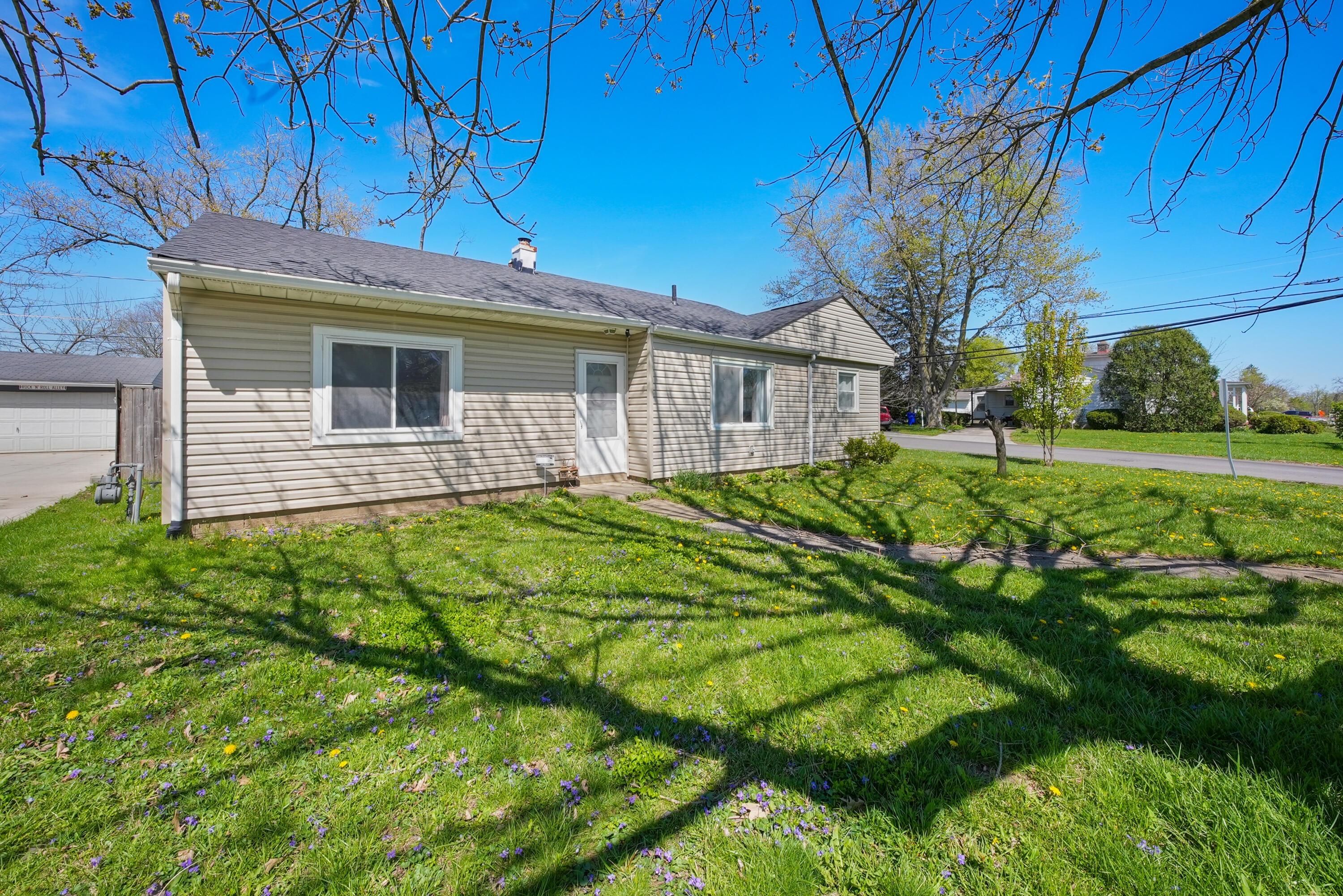 1766 Ferris Road Columbus, OH 43224 - Photo 3 of 40