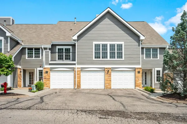 $180,000 | 6155 Chasewood Parkway, Unit 204, Minnetonka, MN 55343