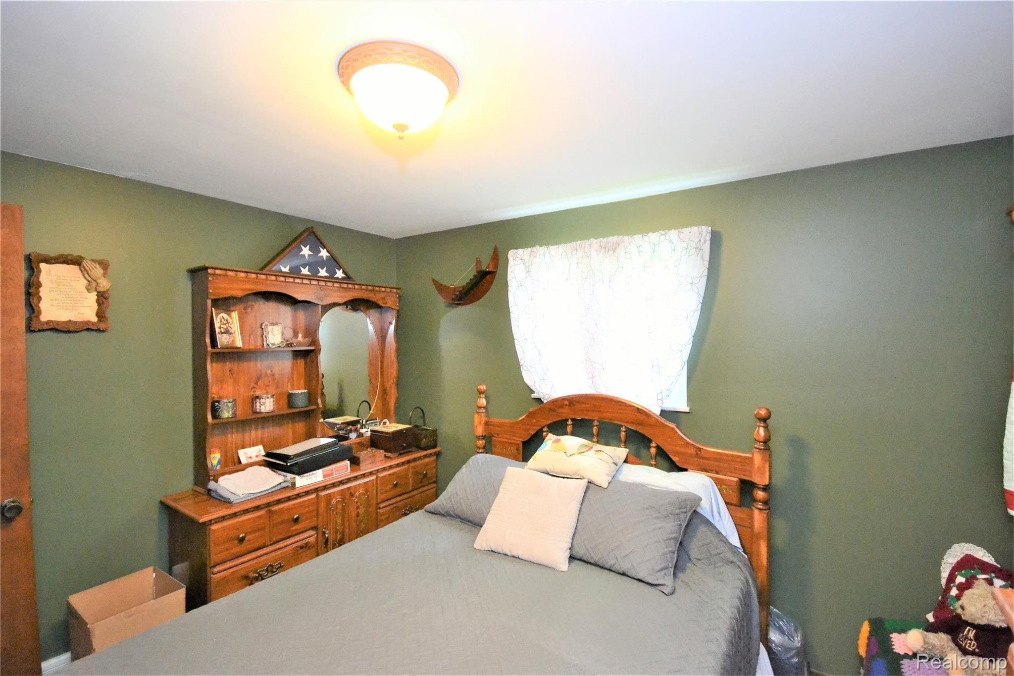 8180 Milford Road Holly, MI 48442 - Photo 14 of 20 Bedroom #3 b.jpg