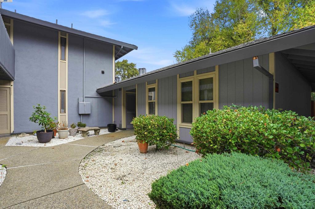 1930 Camino Verde Walnut Creek, CA 94597 - Photo 2 of 29