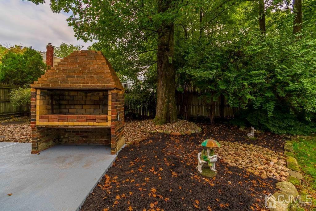 11 Hilltop Road Edison, NJ 08820 - Photo 27 of 30 a view of a backyard with a small cabin