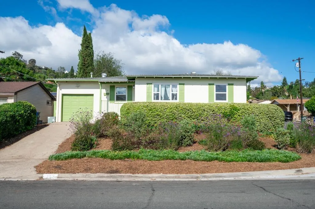 752 Hillsview Road El Cajon, CA 92020 - Photo 2 of 28