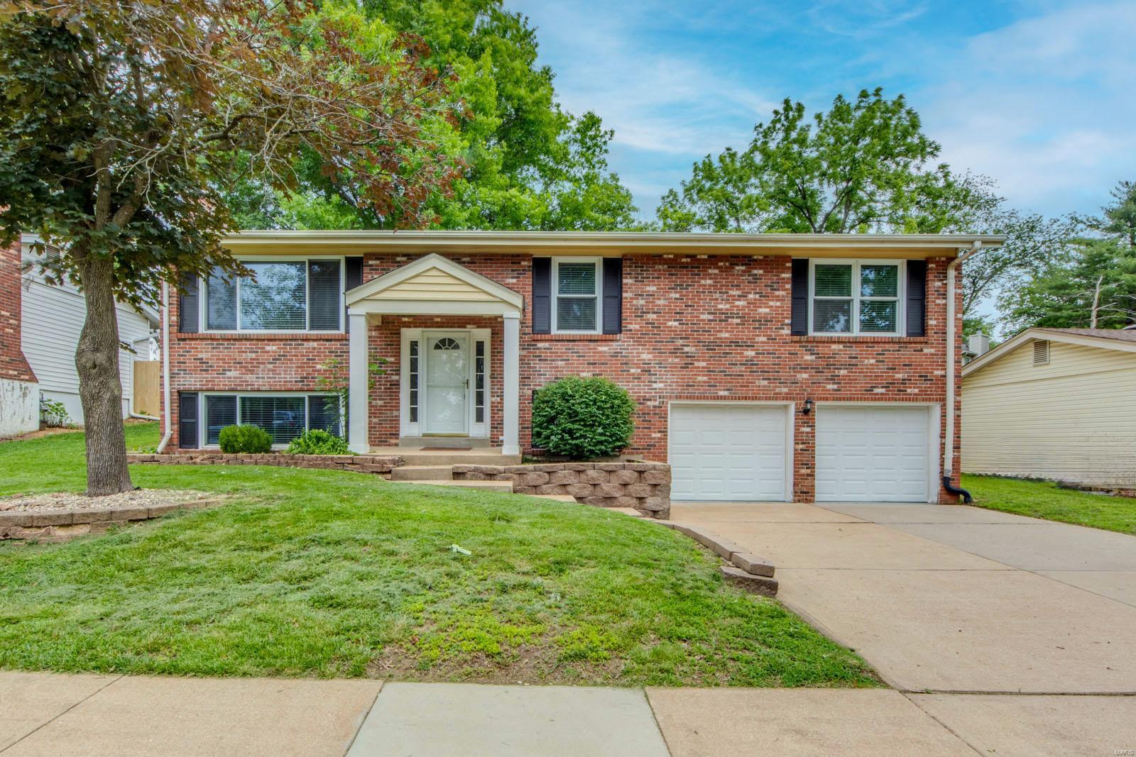 586 Bridgebend Road Ballwin, MO 63021 - Photo 1 of 44