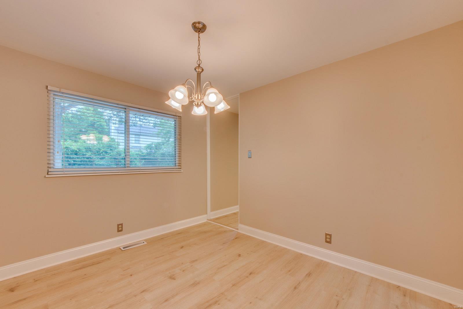 586 Bridgebend Road Ballwin, MO 63021 - Photo 12 of 44