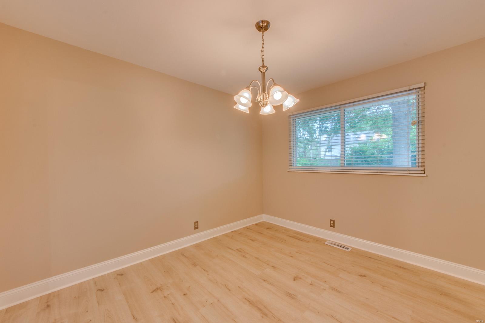 586 Bridgebend Road Ballwin, MO 63021 - Photo 9 of 44