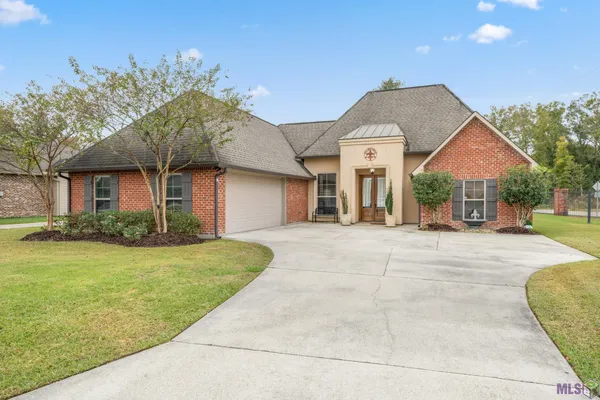 $349,999 | 10210 Indian Creek Drive, Denham Springs, LA 70726