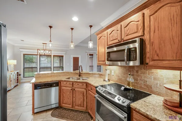 $349,999 | 10210 Indian Creek Drive, Denham Springs, LA 70726