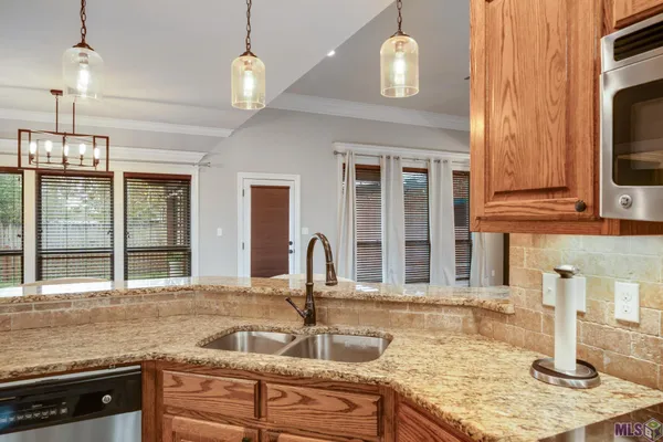 $349,999 | 10210 Indian Creek Drive, Denham Springs, LA 70726