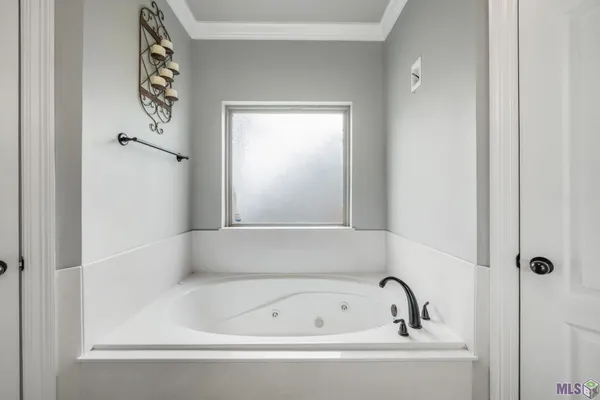 $349,999 | 10210 Indian Creek Drive, Denham Springs, LA 70726