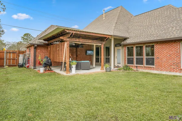 $349,999 | 10210 Indian Creek Drive, Denham Springs, LA 70726