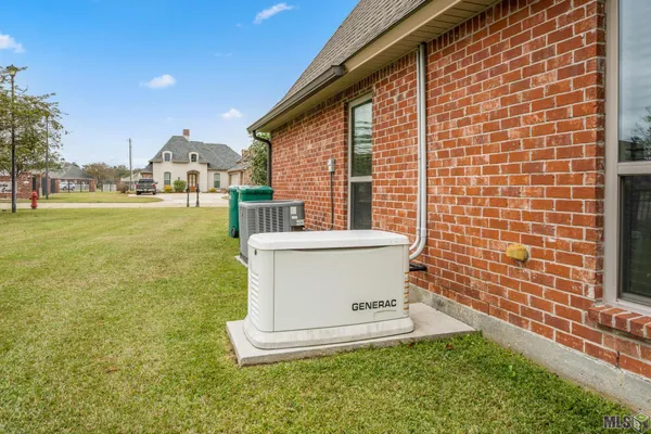 $349,999 | 10210 Indian Creek Drive, Denham Springs, LA 70726