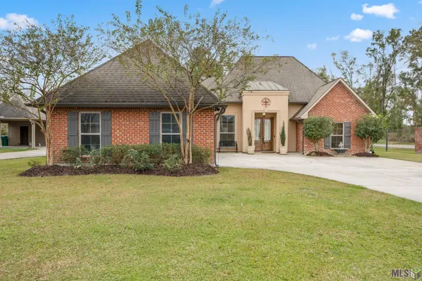 $349,999 | 10210 Indian Creek Drive, Denham Springs, LA 70726