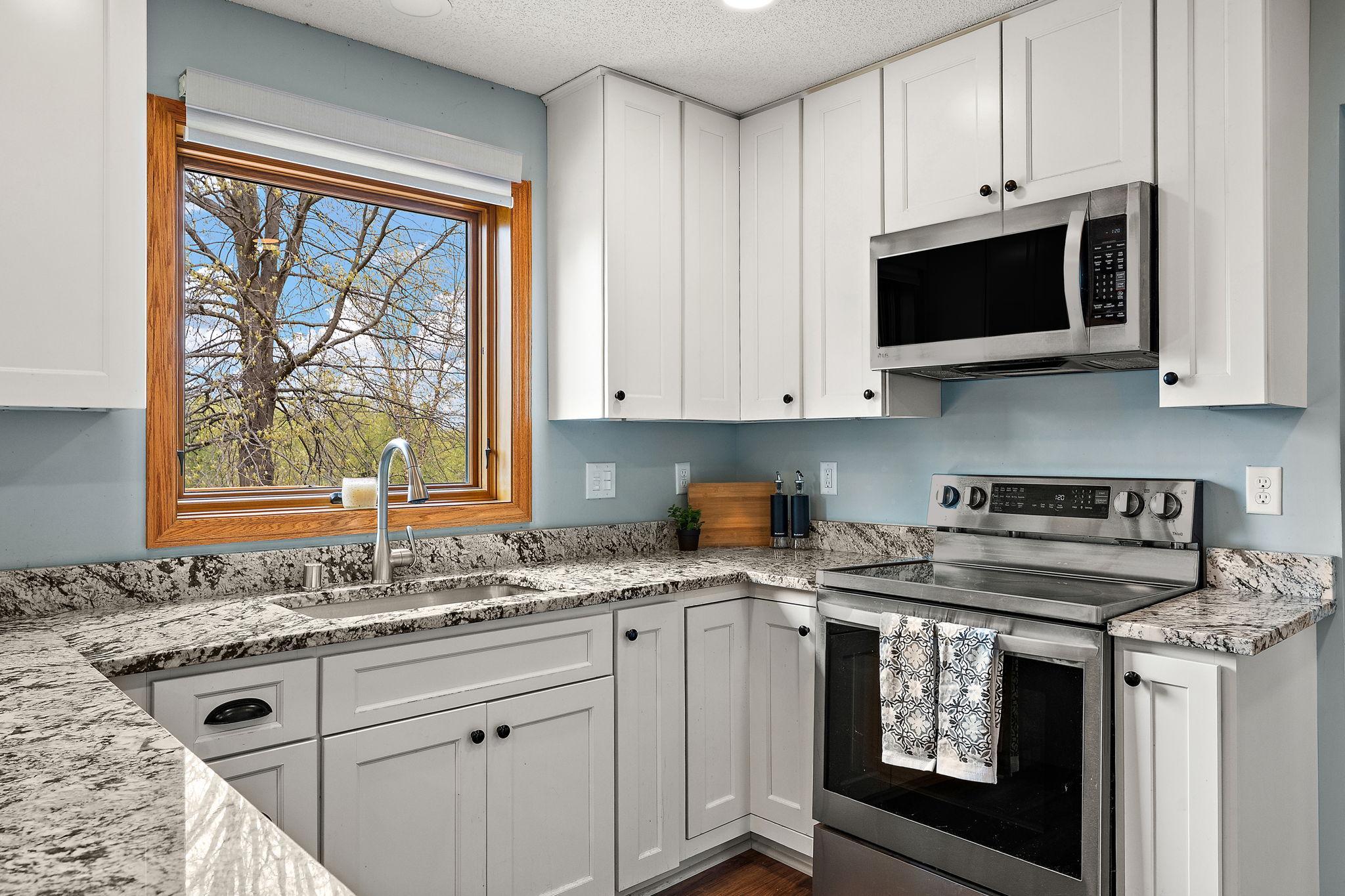 8906 Sequoia Road St. Paul, MN 55125 - Photo 17 of 39