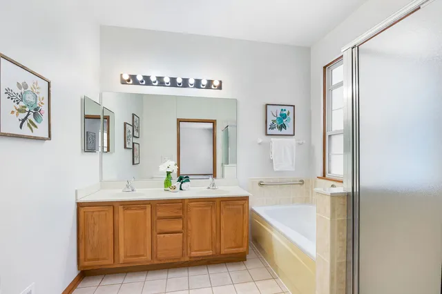 $339,900 | 2286 Meadowcroft Lane, Grayslake, IL 60030