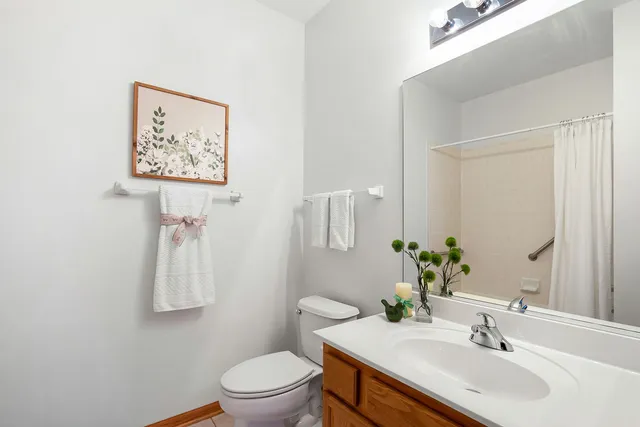 $339,900 | 2286 Meadowcroft Lane, Grayslake, IL 60030