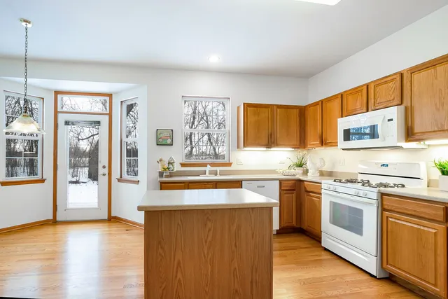 $339,900 | 2286 Meadowcroft Lane, Grayslake, IL 60030