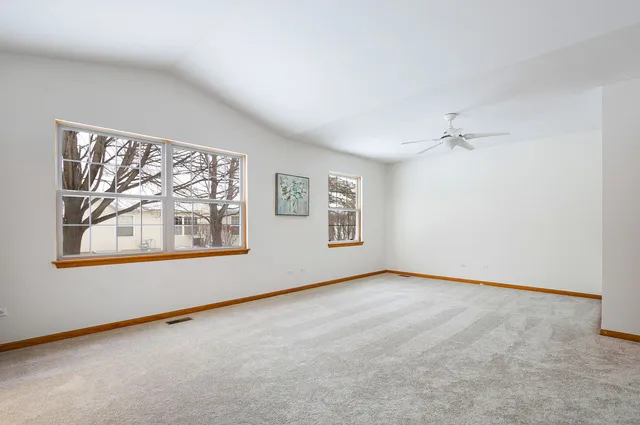 $339,900 | 2286 Meadowcroft Lane, Grayslake, IL 60030