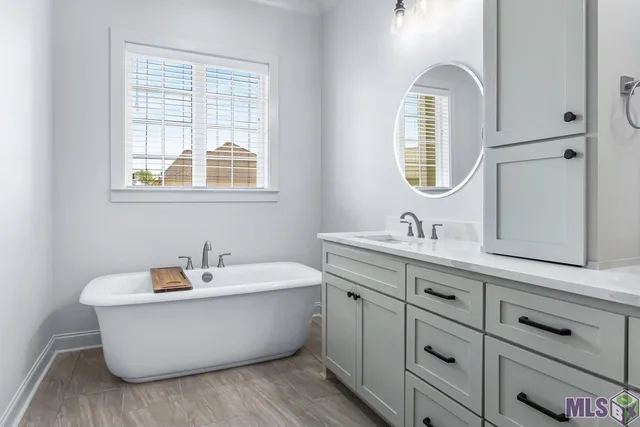 $2,900 | 10758 Moss Grove Lane, Baton Rouge, LA 70810