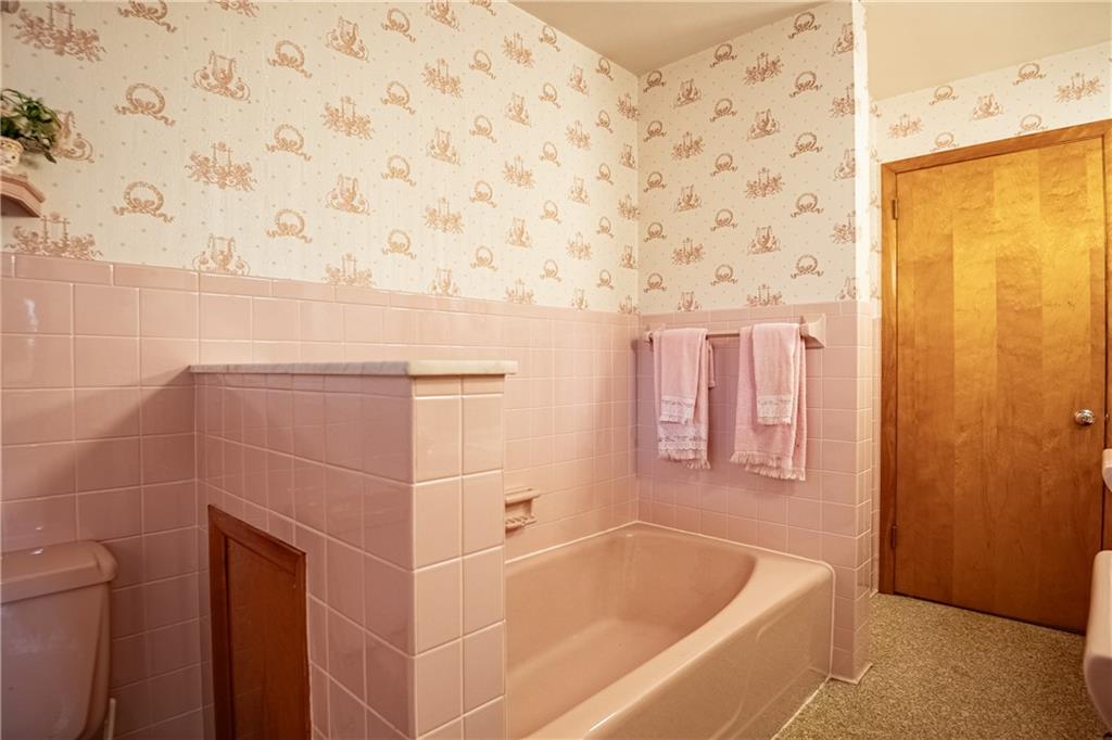 519 North Hermitage Road Hermitage, PA 16148 - Photo 19 of 38 a bathroom with a bathtub and shower