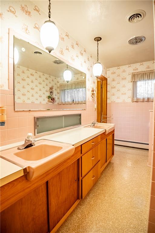 519 North Hermitage Road Hermitage, PA 16148 - Photo 20 of 38 a spacious bathroom with a sink a mirror and bathtub